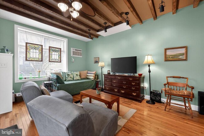 Building Photo - 2100 E Dauphin St