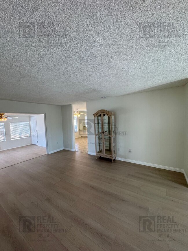 Foto del edificio - 55+ Community Gem: Open Floor Plan, Large ...