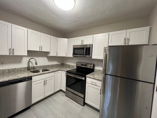 Building Photo - 282 Grove St