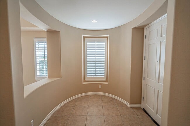 Building Photo - COMING SOON! Bridgeport 4 Bedroom Home for...
