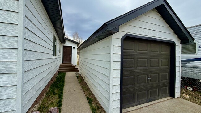 Building Photo - 145 N Byron Ave