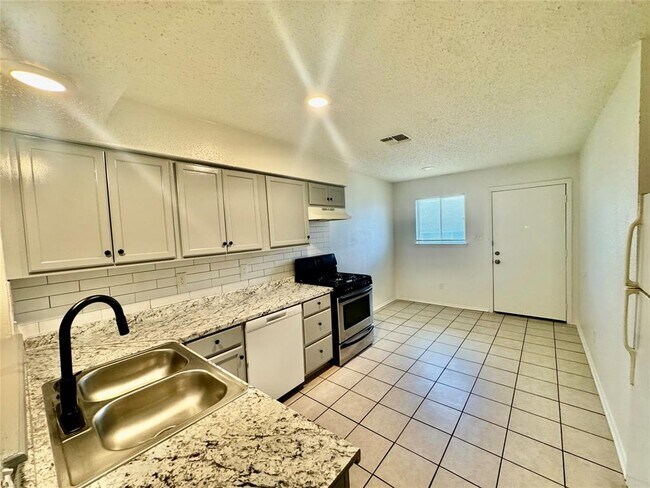 Building Photo - 5105 Purple Sage Dr