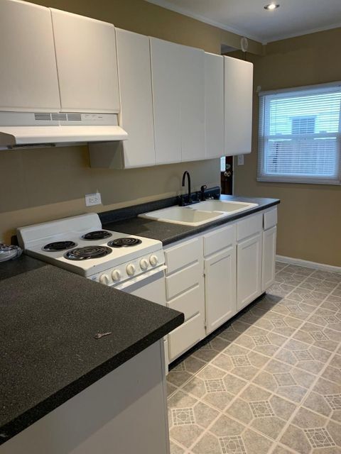 Building Photo - 937 Meadow Ln