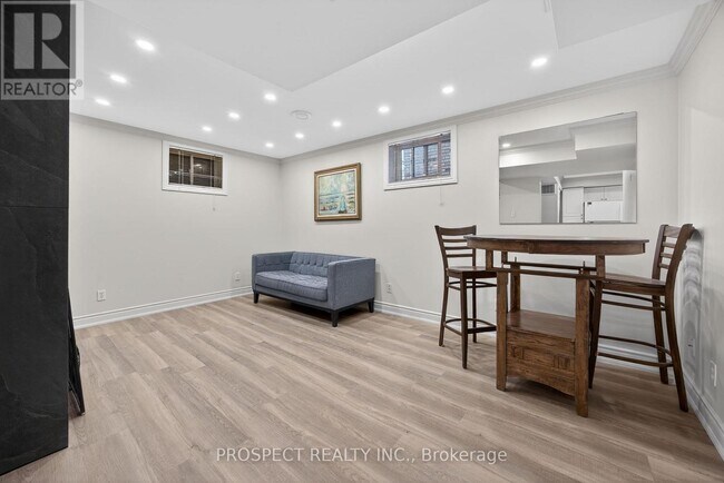 Photo du bâtiment - 76 Logan Ct