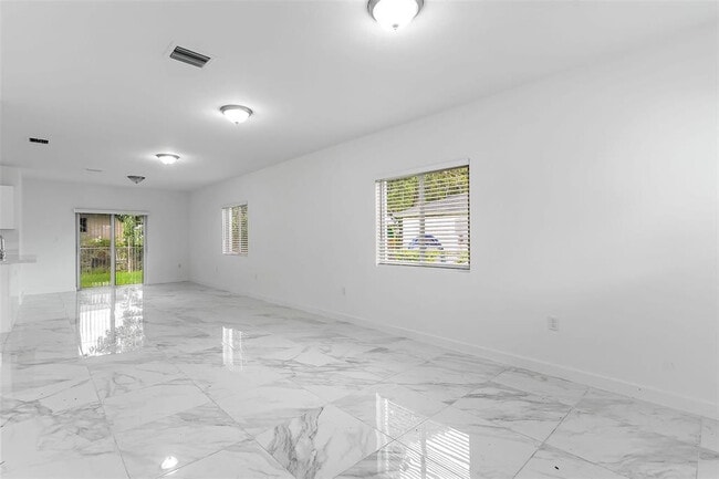 Building Photo - 1244 NW 71st St