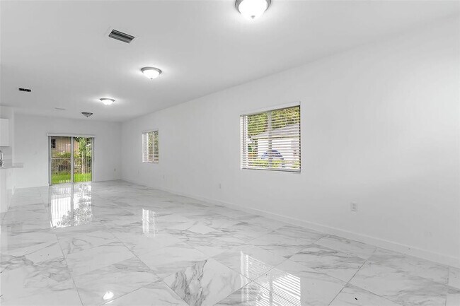 Foto del edificio - 1244 NW 71st St