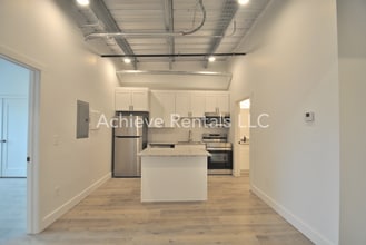 Building Photo - 1089 130 S