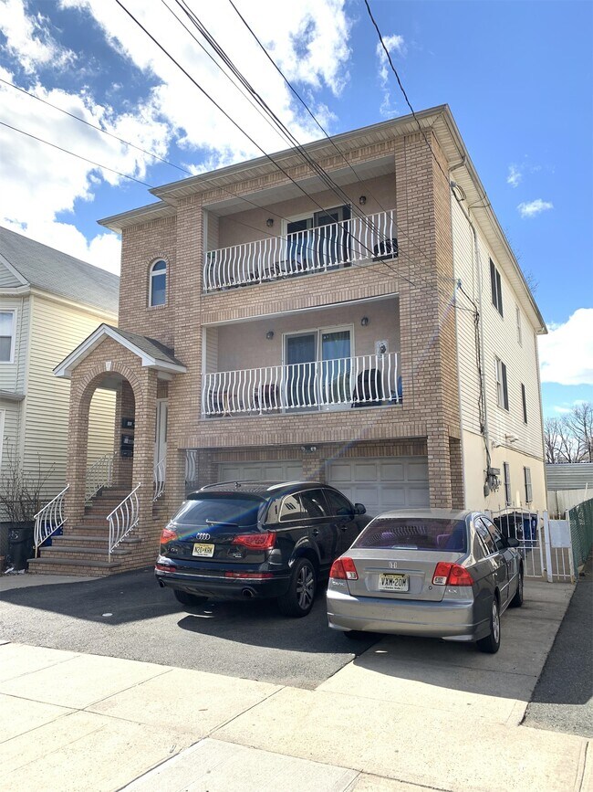 Building Photo - 345 Rosehill Pl