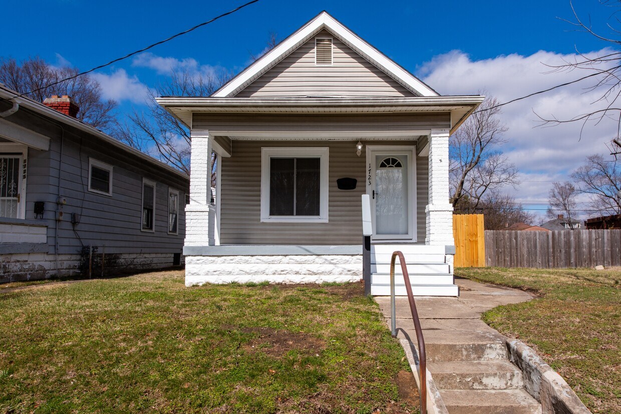 Primary Photo - 1723 W Ormsby Ave