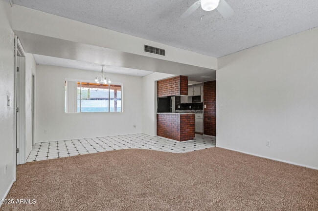 Building Photo - 13 E Desert Dr