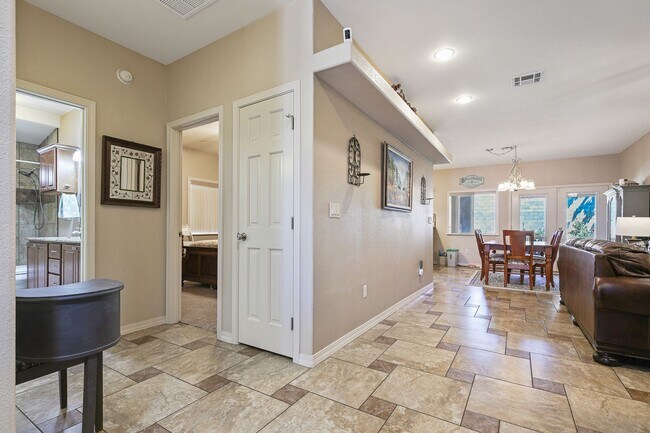 Foto del edificio - Prestine 4 bedroom home near the Golf Course