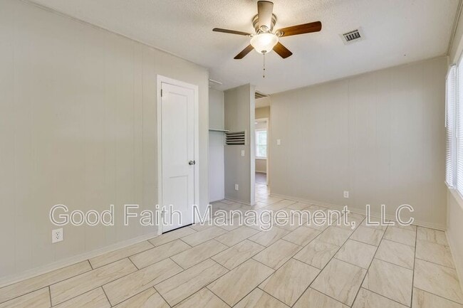 Building Photo - 1813 Alder Dr