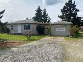 Building Photo - 460 S 13th St