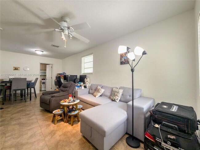 Foto del edificio - 410 Pinecrest Dr