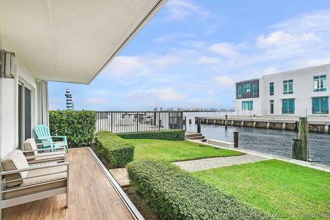 Foto del edificio - 68 Yacht Club Dr