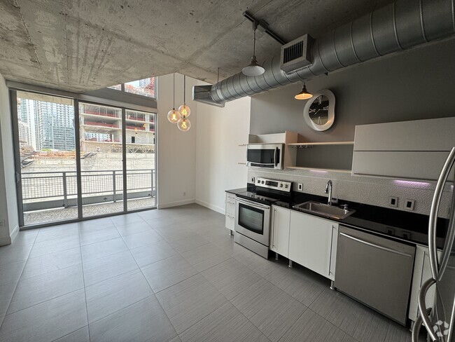 Building Photo - 690 SW 1st Ct