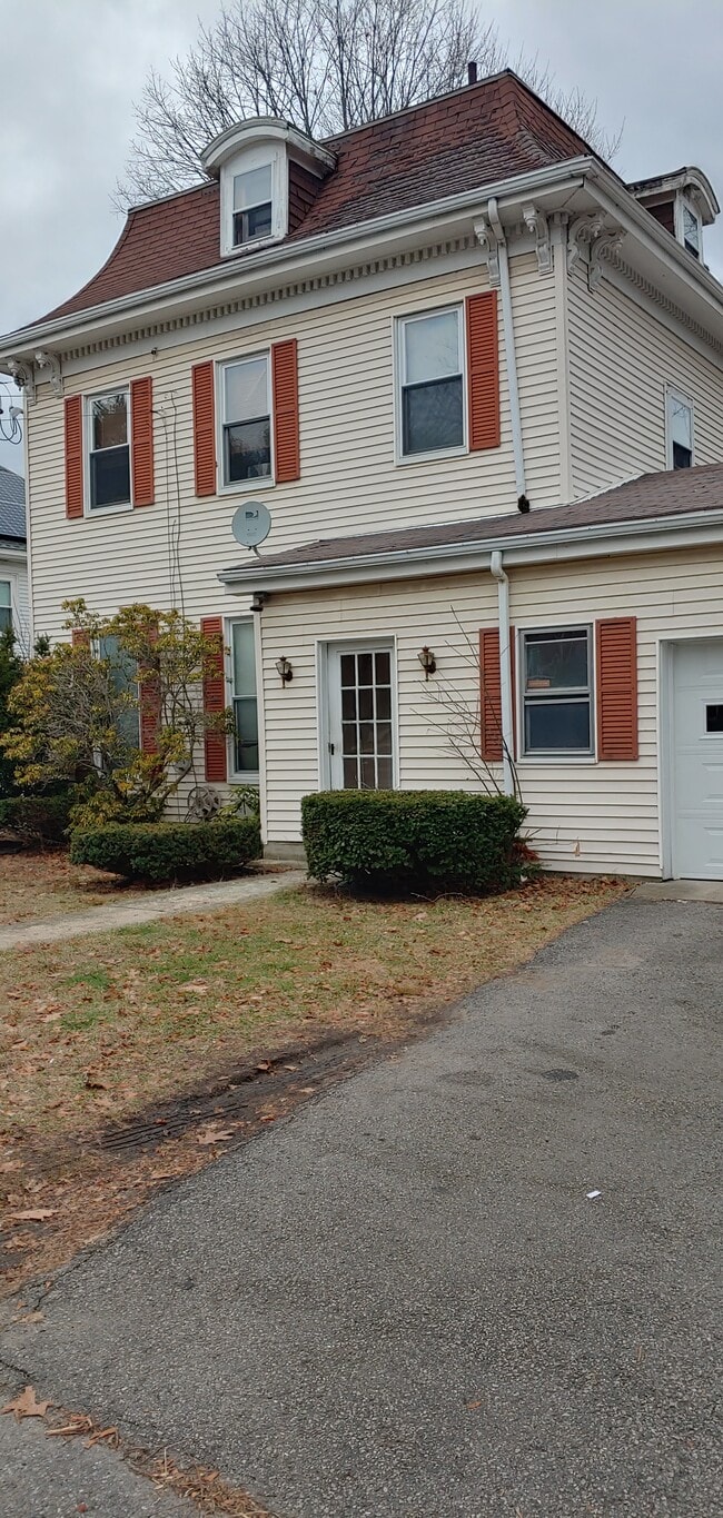 Building Photo - 118 Langley Rd
