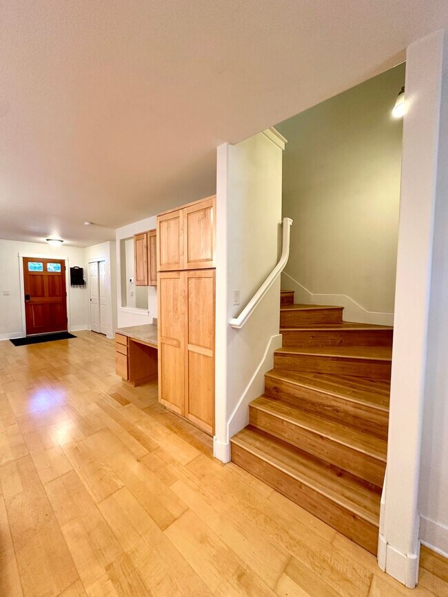 Foto del edificio - 1889 NW Monterey Pines Dr