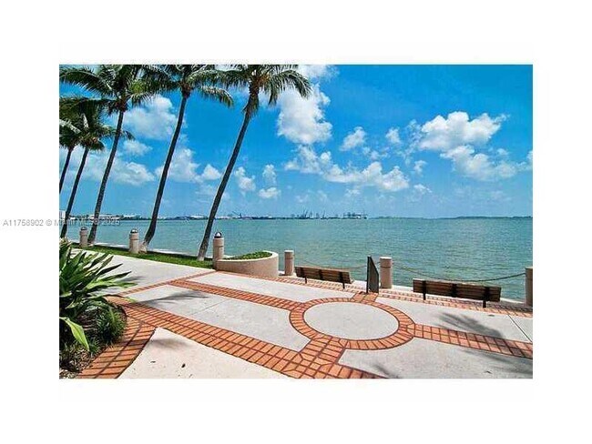 Foto del edificio - 540 Brickell Key Dr