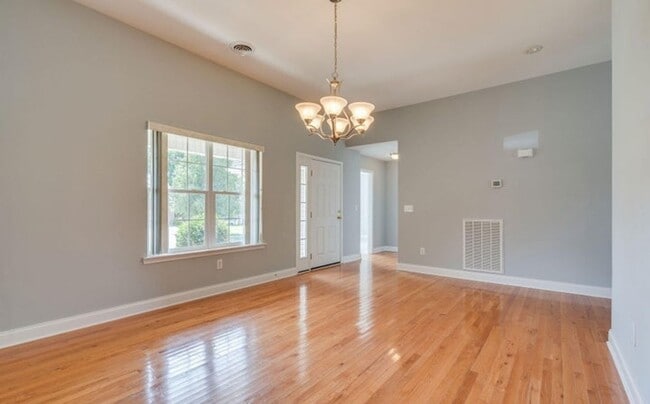 Foto del edificio - 205 Rockingham Meadows Dr