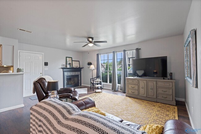 Foto del edificio - 351 Waters Edge Ln