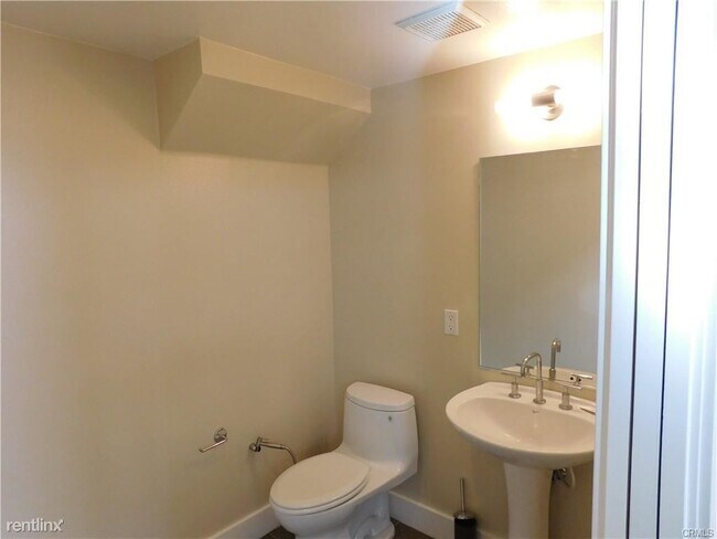 Foto del edificio - 11815 Laurelwood Dr