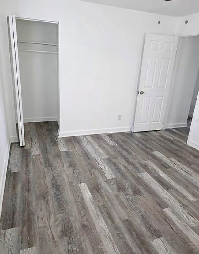 Foto del edificio - 2 bed 1 bath 2-plex with 850 sf. Off MLK (...