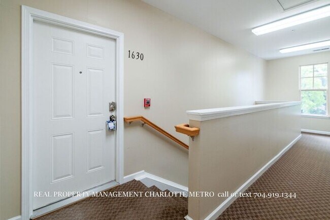 Foto del edificio - Charming 2 Bed, 2 Bathroom city Retreat Near Uptown Charlotte & Greenway Access