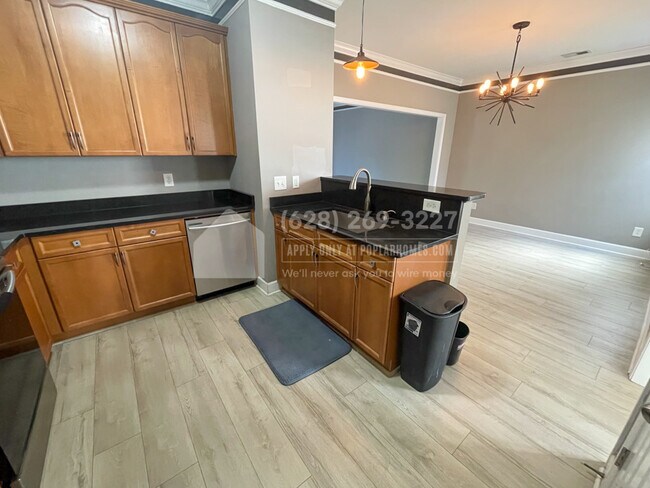 Foto del edificio - 7160 Sunnywood Dr