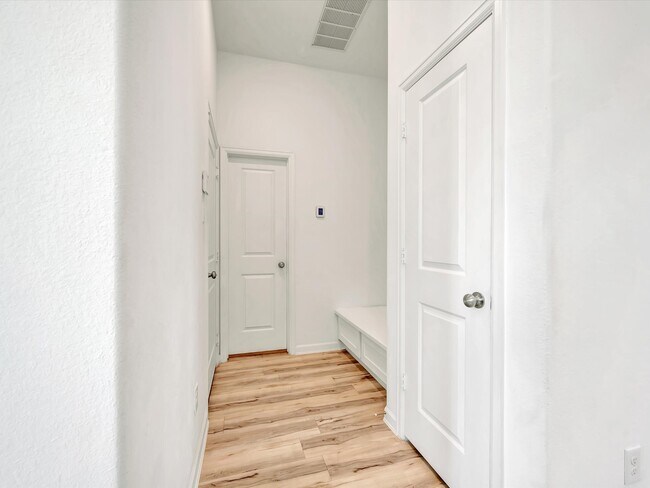 Building Photo - 10630 Cabot Trl