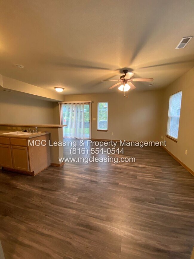 Foto del edificio - 707-709 SE Summit Ave