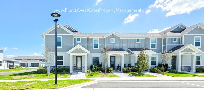 Foto del edificio - EXCEPTIONAL AND SPACIOUS FURNISHED TOWNHOME WITHIN WATERSIDE- NAUTIQUE!