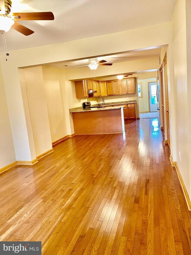 Primary Photo - 6558 Parnell Ave