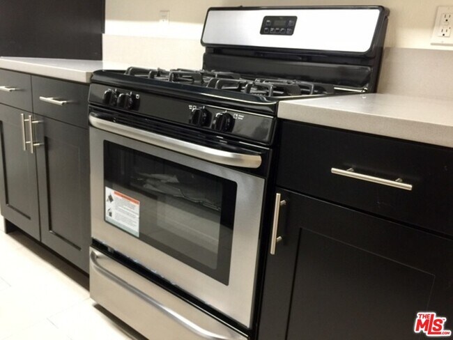 Foto del edificio - 1446 Cochran Ave