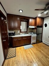 Building Photo - 2576 Parkview Pl