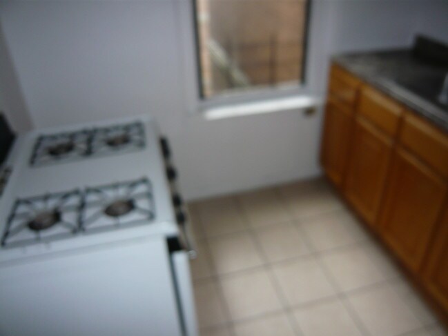 Building Photo - 2086 Bronx Park E