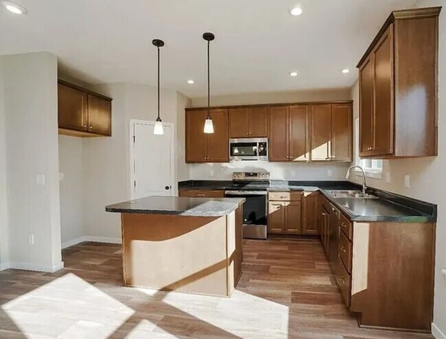 Building Photo - 6136 Old Rosebud Dr