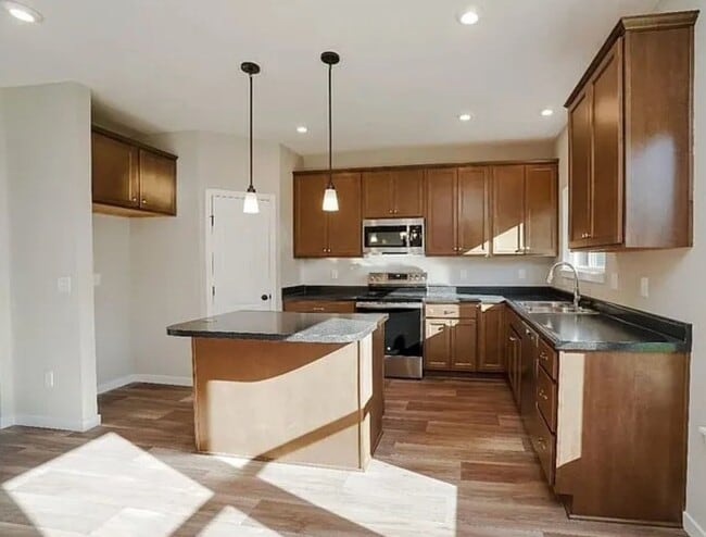 Foto del edificio - 6136 Old Rosebud Dr