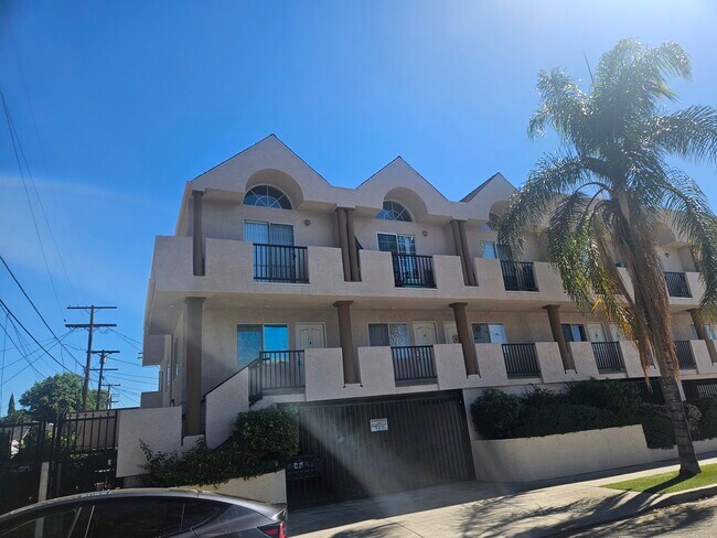 Building Photo - 14159 Gilmore St