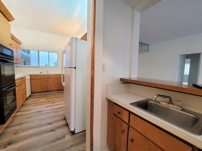 Foto del edificio - 134 S Elm Dr