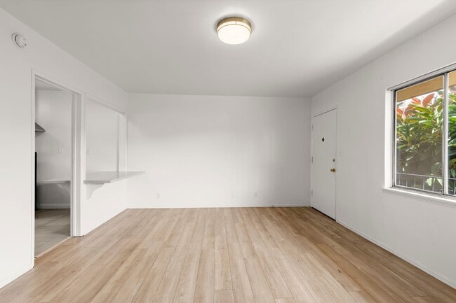 Interior Photo - STUDIO 1 BATH IN Los Angeles !!