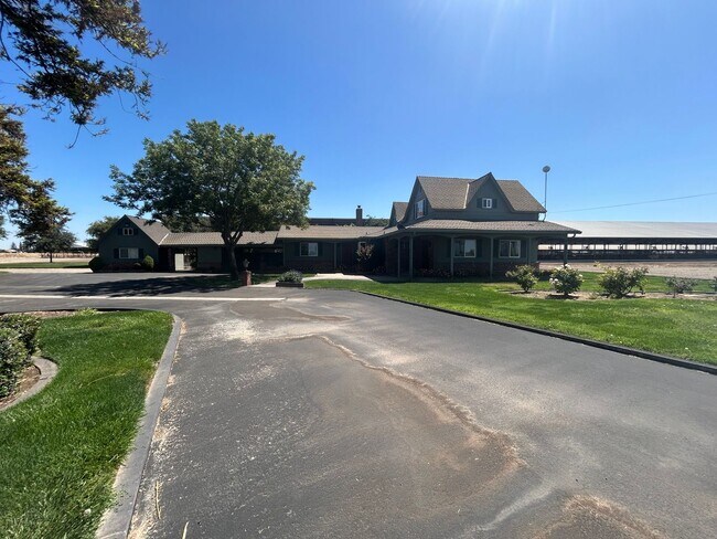 Foto del edificio - Country home with inground pool/spa. Pool ...
