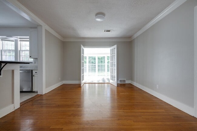 Building Photo - 2056 Jackson Ave