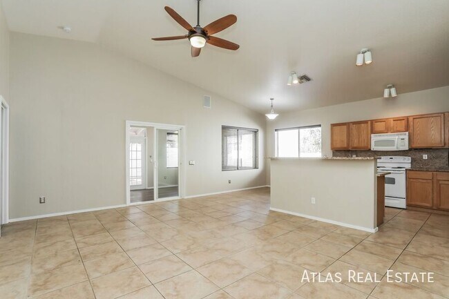 Foto del edificio - 9005 N Silver Moon Way
