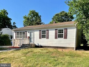 Building Photo - 19 Hickory Ln