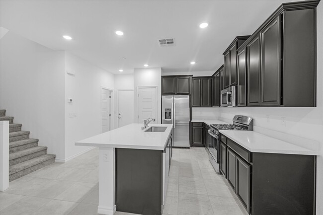 Building Photo - Iron Mountain Townhome with attached garage