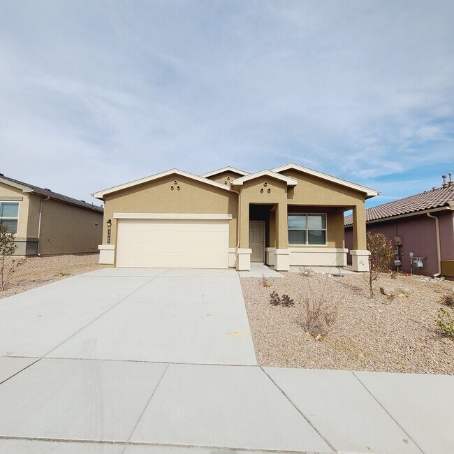 Foto del edificio - 3 bed 2 bath 1700 sq ft. Available for a June 1st move in!
