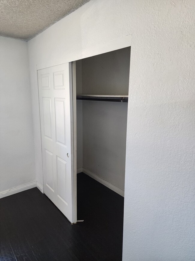 Building Photo - 4122 Floral Dr