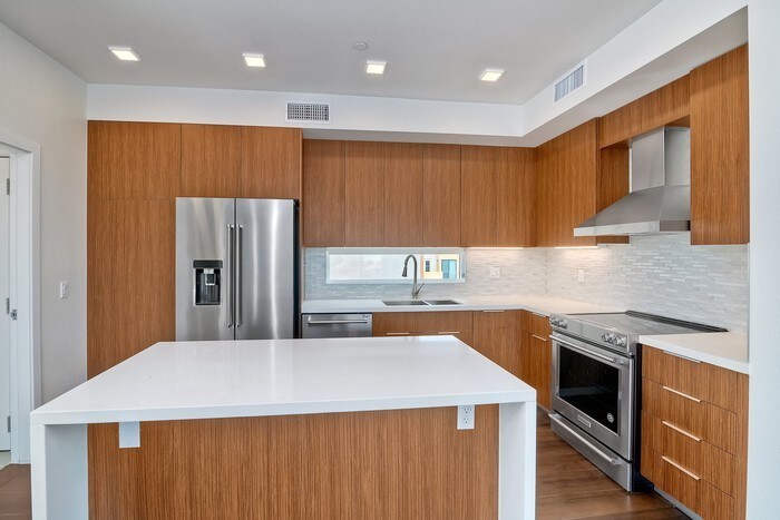 Foto principal - 2881 B St