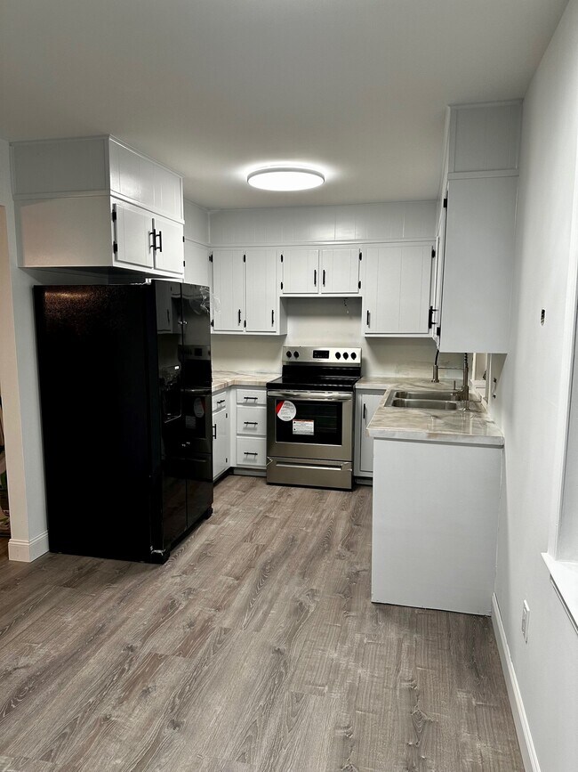Brand new kitchen - 2022 Hale Ct